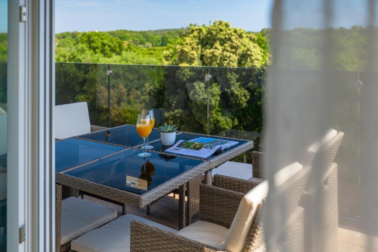 Exclusive Apartments Ellen & Micol-With 3 Free Mountain Bikes Pjescana Uvala Exterior photo